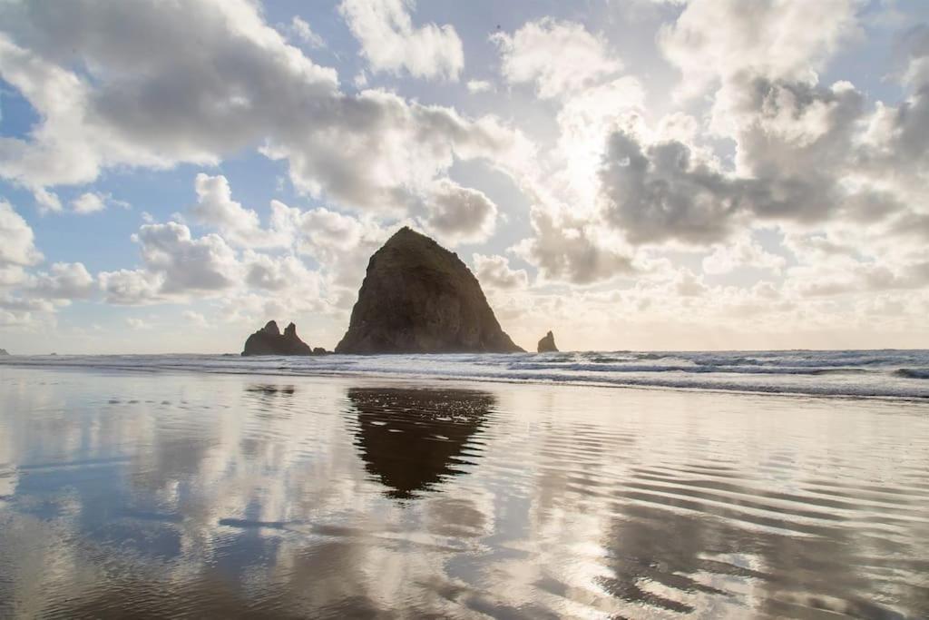Cannon Beach Vibes, Steps To The Beach,Wifi,3 Full Bedroom En Suites With 3 Fireplaces,Near Downtown Екстер'єр фото
